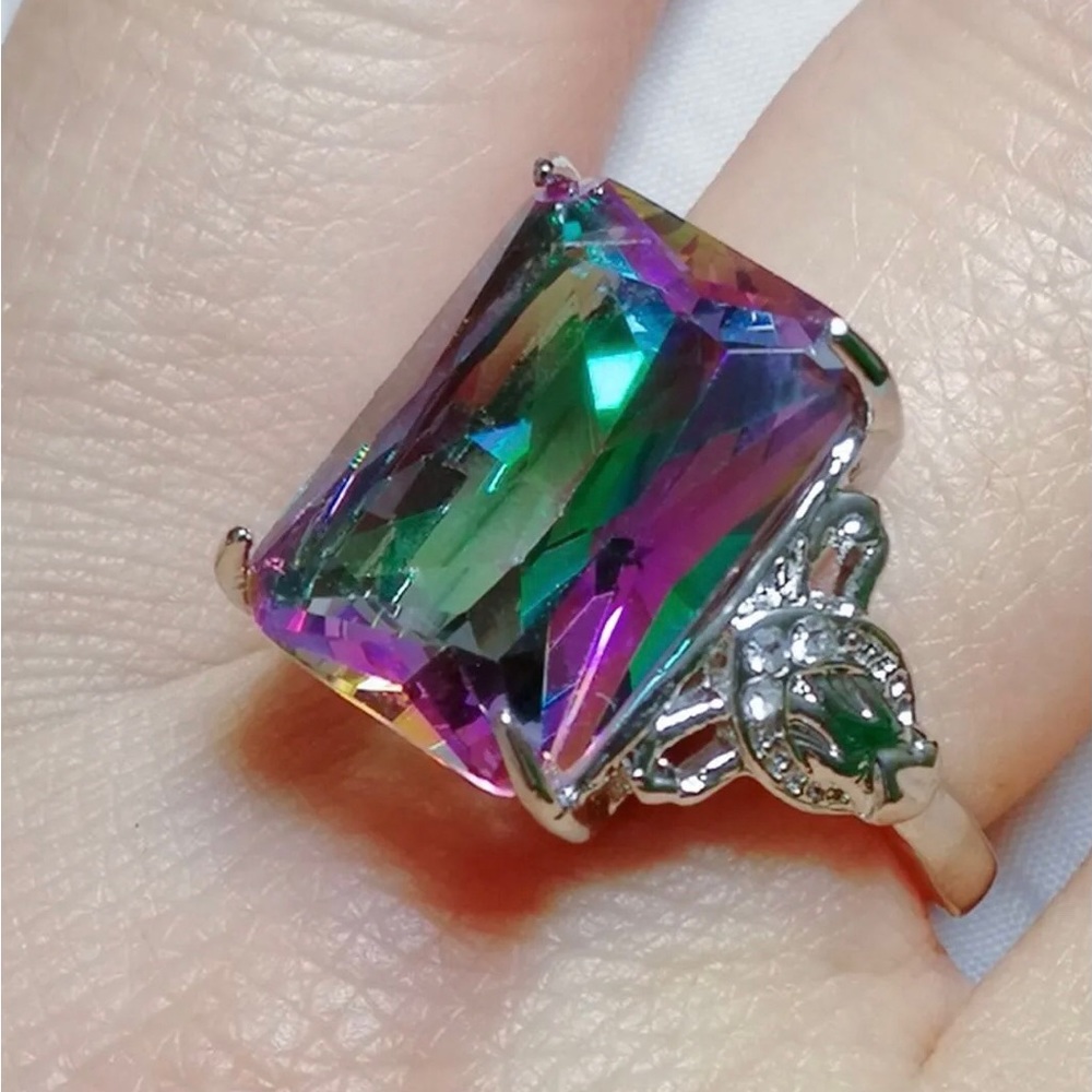 Beautiful Topaz Ring - Picture 5 of 10